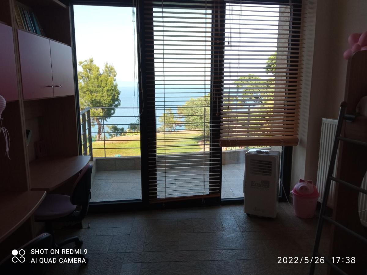 Castle On The Edge Of The Sea Villa Nea Poteidaia Exterior photo