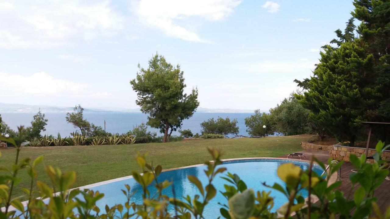 Castle On The Edge Of The Sea Villa Nea Poteidaia Exterior photo